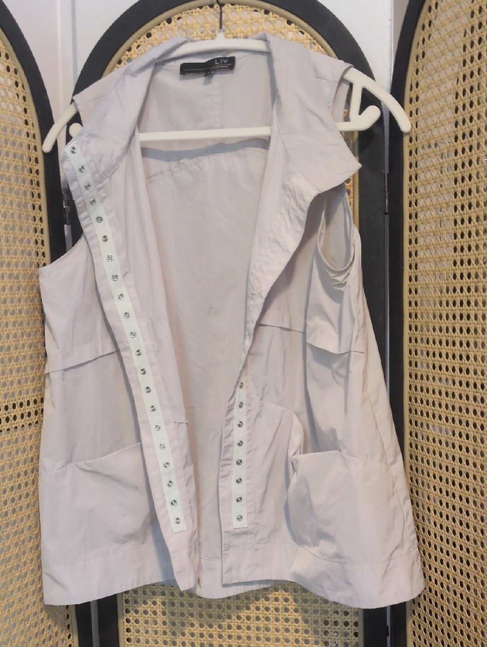 Sleeveless Utility Vest in Light Gray